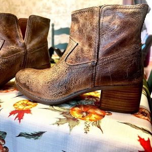 Diba true brand, real leather-brown booties never worn- size 9.5.